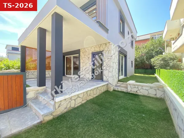 Seferihisar Cumhuriyet’te Modern Mimari: Taş İşçilikli, Bahçeli Satılık 3+1 Villa!