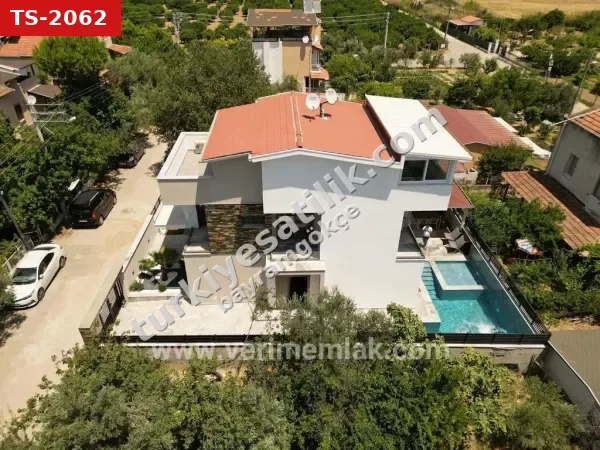 Gümüldürde Tek Müstakil Geniş Bahçelive Otoparklı Havuzlu 3+1 Lüx Villa