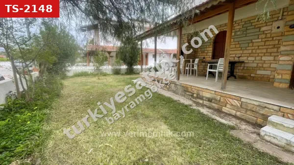 Seferihisar Cumhuriyet'te Denize Sıfır Sitede Havuzlu & Güvenlikli Lüks 3+1 Villa