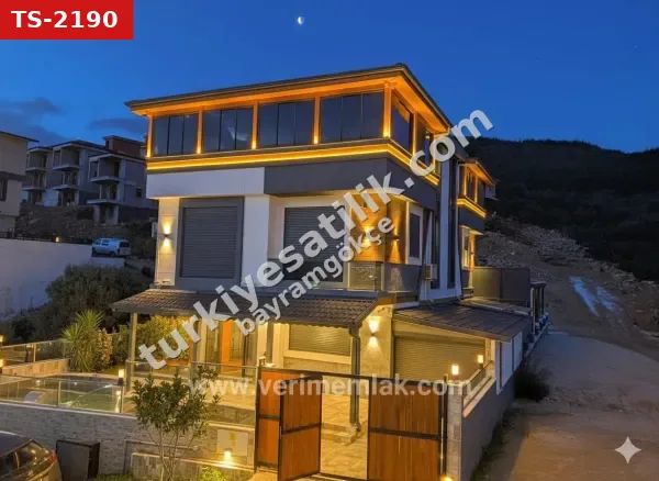 Seferihisar Atatürk Mah.’de Full Deniz Manzaralı, Havuzlu, Lüks 4+1 Villa!