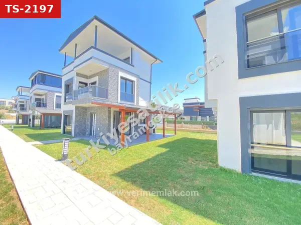 Doğanbey De Tek Mustakil Havuzlu Geniş Bahçeli Satılık 3+1 Villa