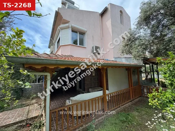Seferihisar'cumhuriyet Mah.'de Masrafsız, Geniş Bahçeli 3+1 Müstakil Villa